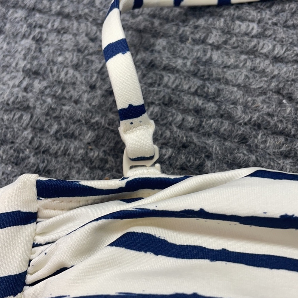 Banana Republic Women’s Swim suit Top (3755) - Picture 5 of 7